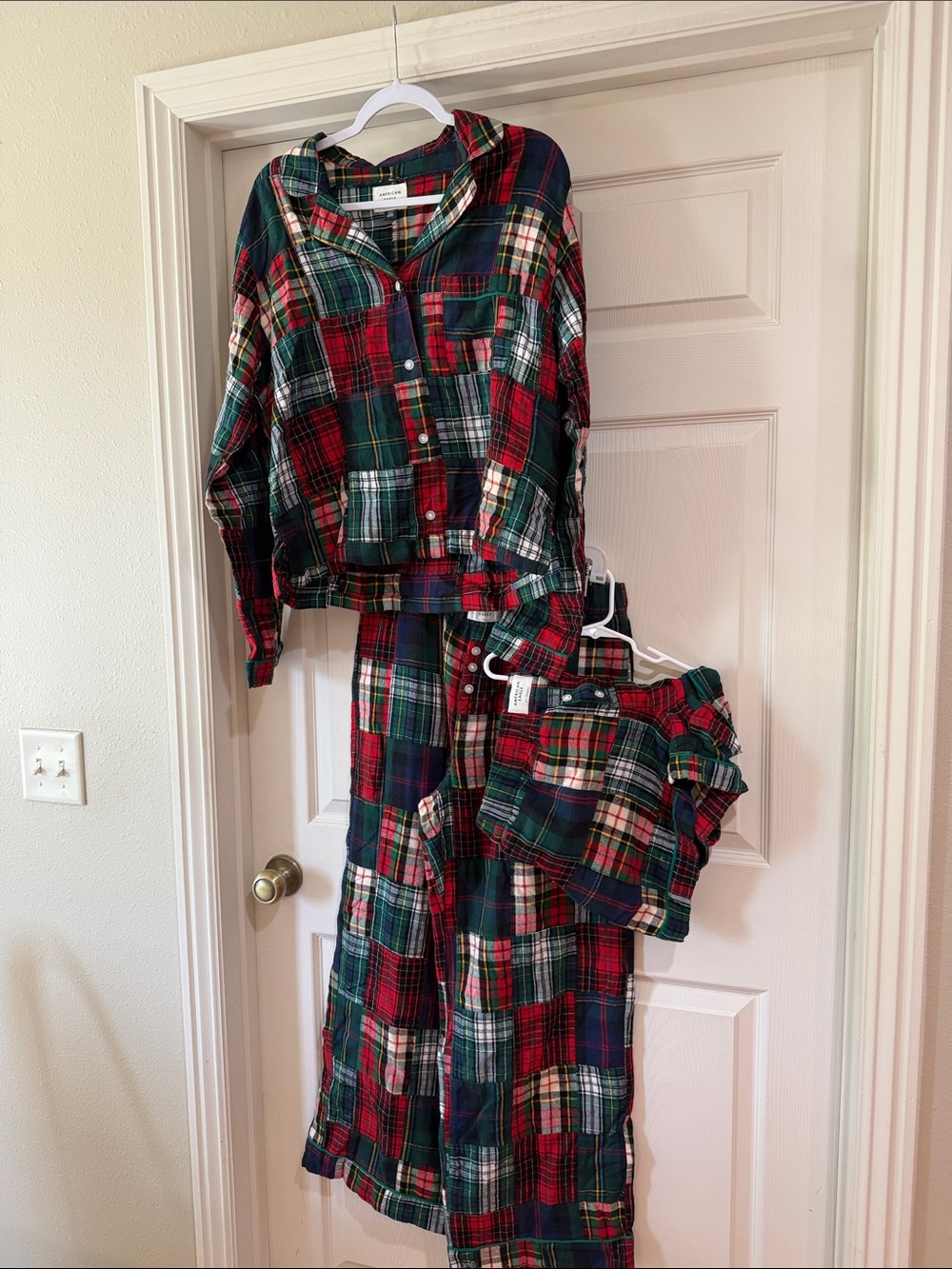 American Eagle Outfitters Red & Green Plaid 3-Piece Pajama Set SzM.  Box6